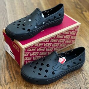NEW IN BOX (and tags) Vans Trek Slip-ons